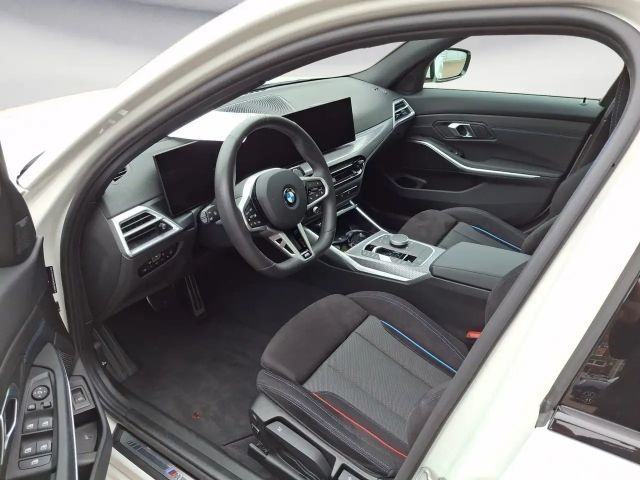 BMW 320 320i M-Sport Sedan