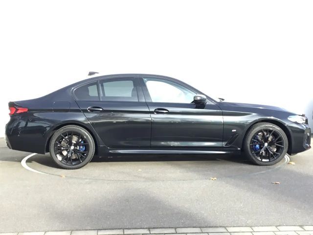 BMW 530 530e M-Sport Sedan