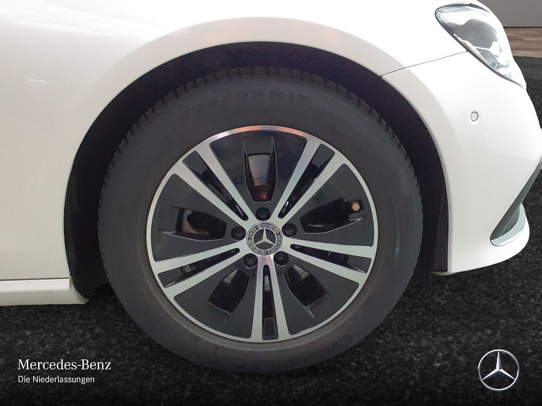 Mercedes-Benz E 200 Sedan