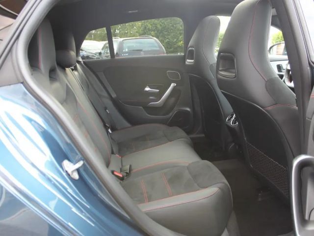 Mercedes-Benz CLA 250 AMG Line