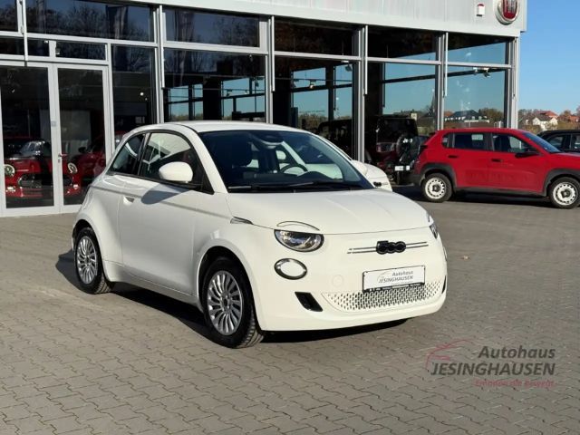 Fiat 500e +Klimaaut.+Tempomat+Spurhalte.+Schildererkennung