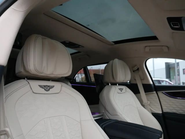 Bentley Flying Spur Hybrid V8