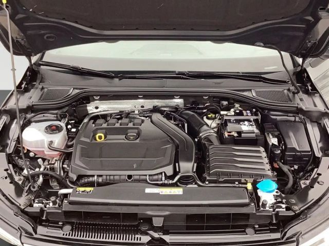 Volkswagen Golf 1.5 eTSI DSG Golf VIII R-Line