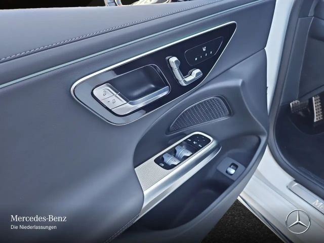 Mercedes-Benz E 200 AMG Line Sedan