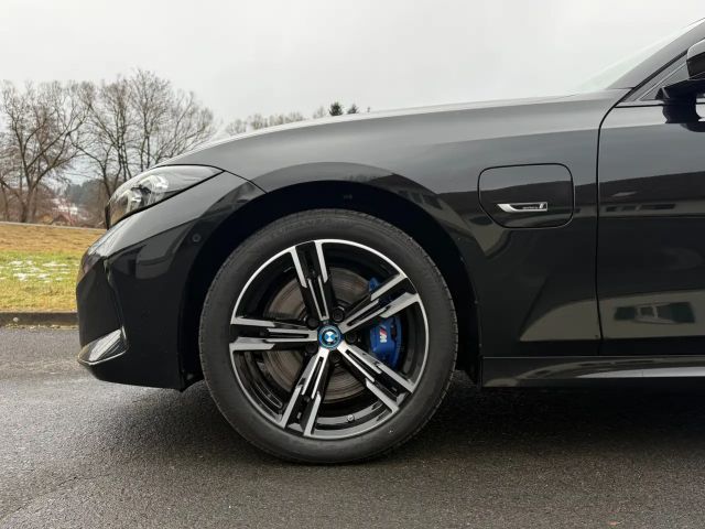 BMW 330 330e M-Sport xDrive