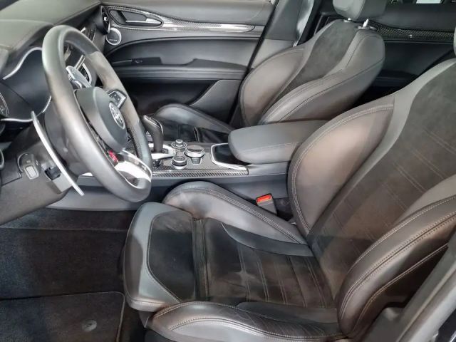 Alfa Romeo Stelvio Q4 Quadrifoglio