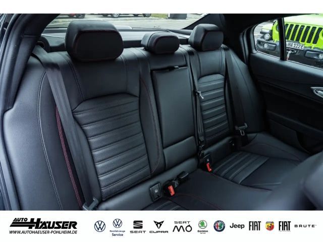 Alfa Romeo Giulia AT8 Q4 Turbo