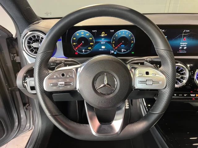 Mercedes-Benz A 250 A 250 e AMG Line