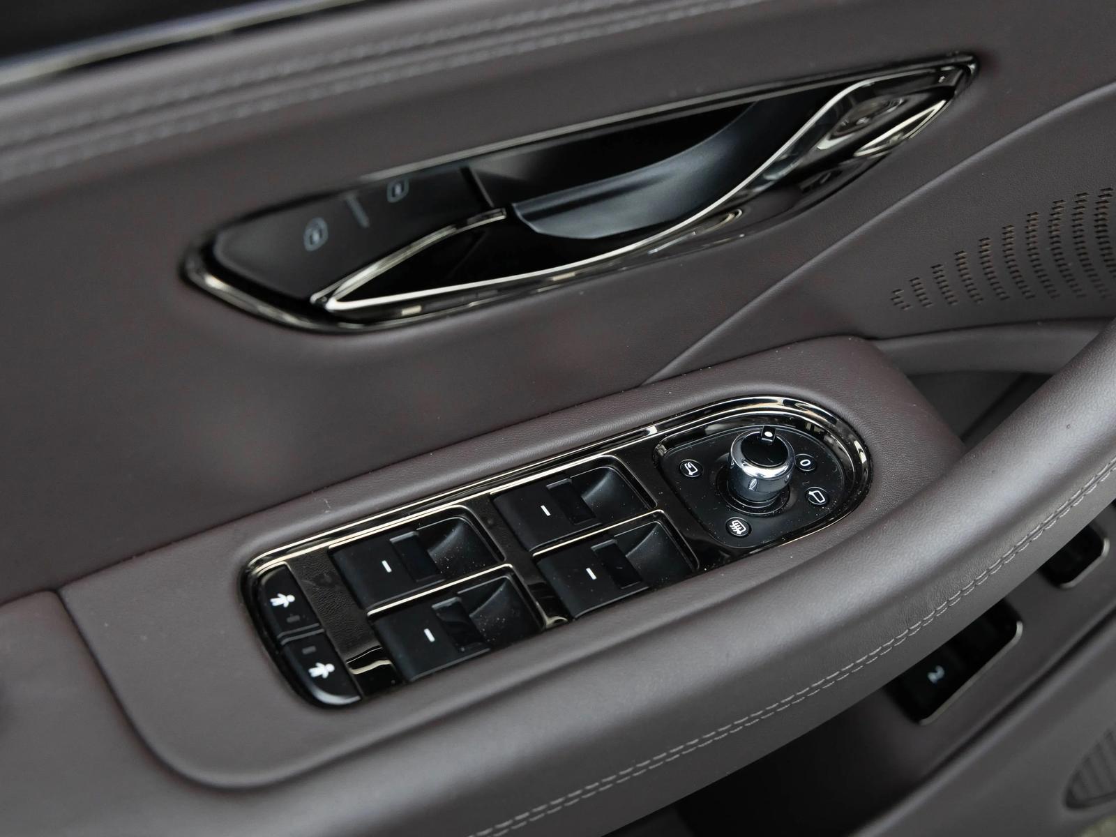 Bentley Flying Spur Hybrid V8