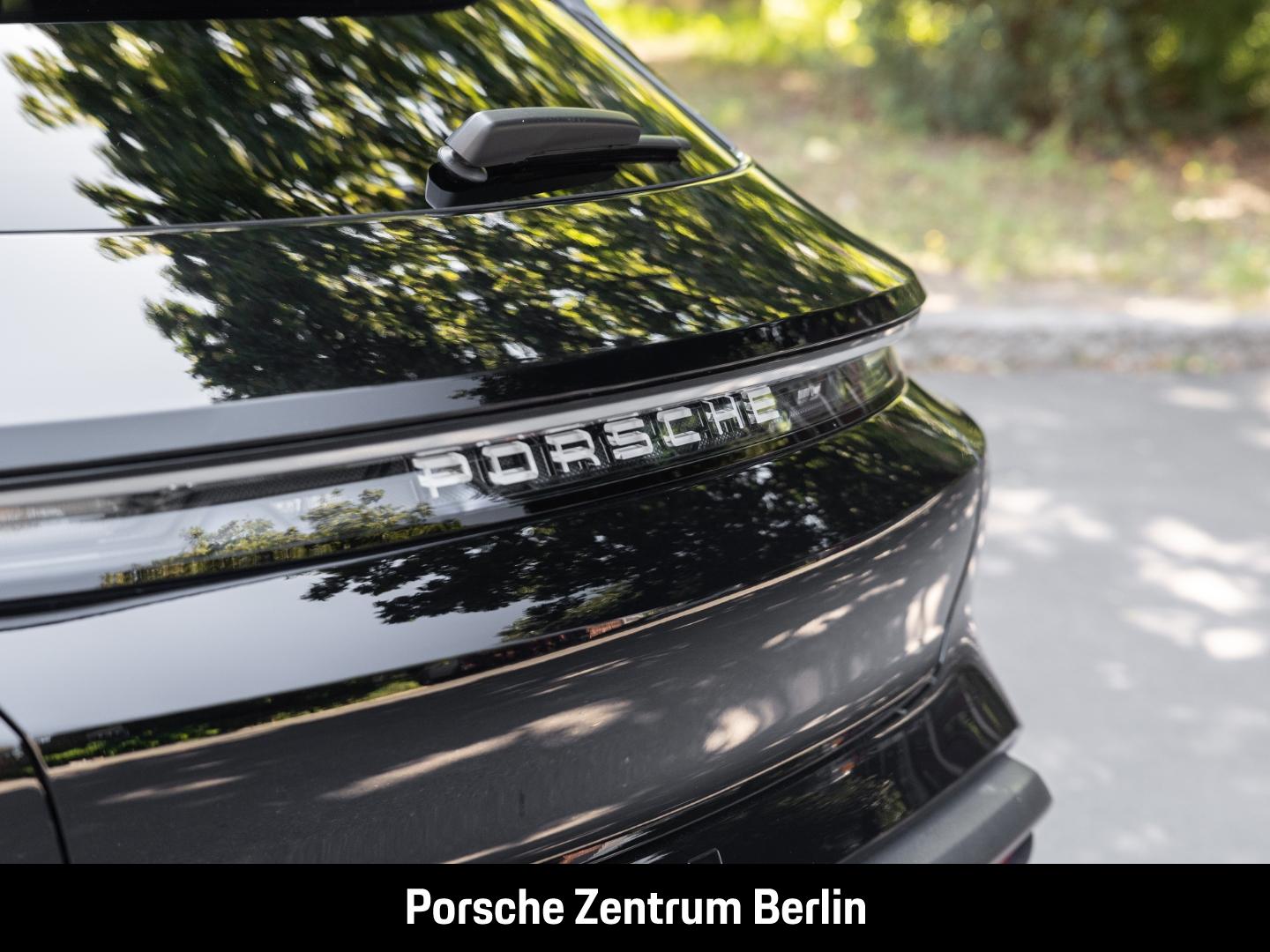 Porsche Taycan 4 Cross Turismo