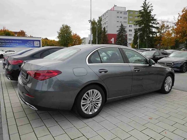 Mercedes-Benz C 200 AVANTGARDE Sedan