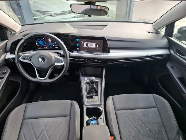 Volkswagen Golf Life Variant