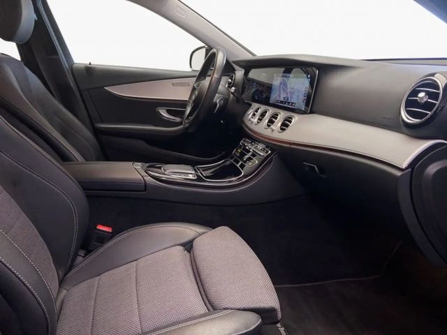 Mercedes-Benz E 220 AVANTGARDE