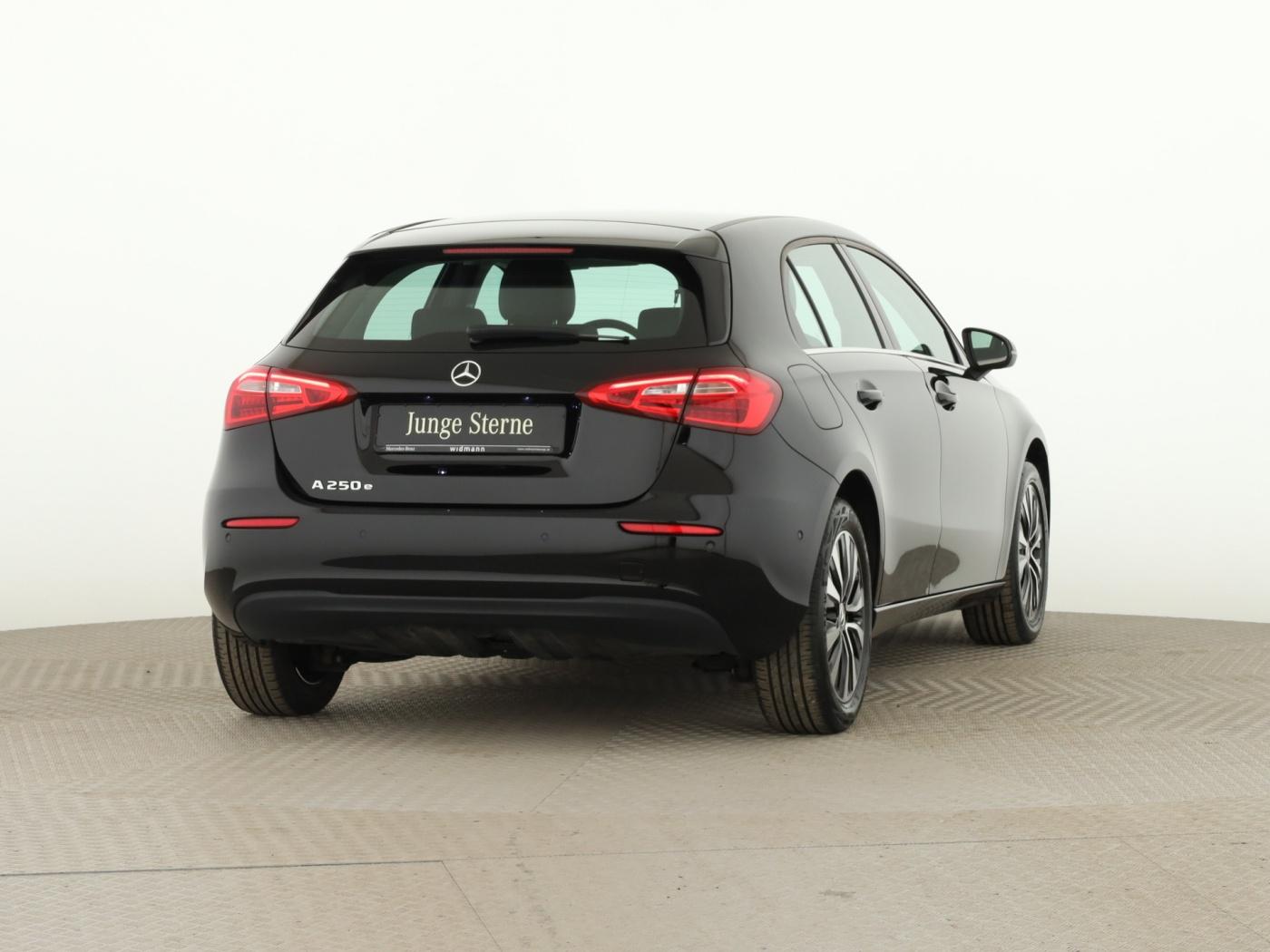 Mercedes-Benz A 250 A 250 e