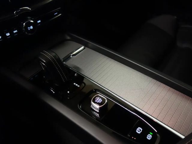 Volvo XC60 AWD Dark Geartronic Plus