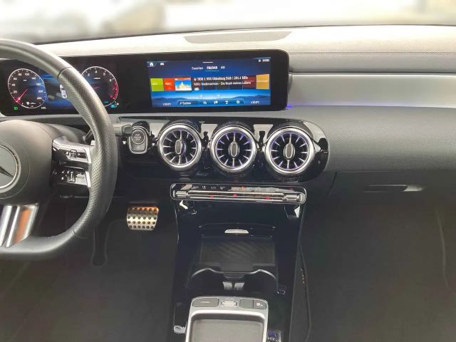 Mercedes-Benz A 220 4MATIC AMG Line Premium