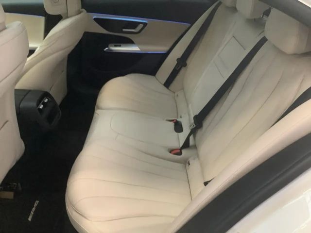 Mercedes-Benz E 200 AMG Line Sedan