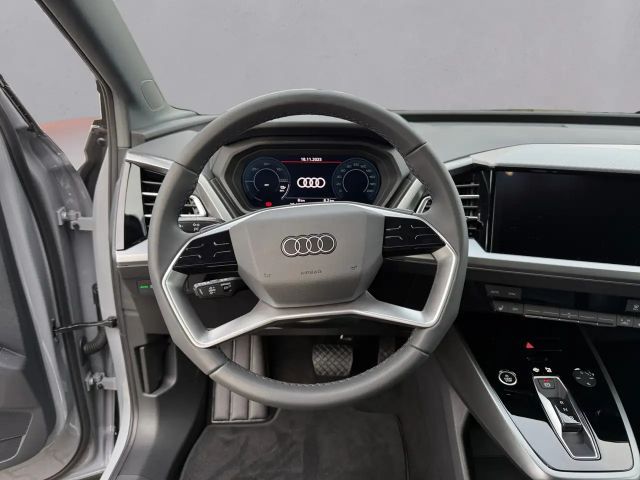 Audi Q4 e-tron 45 e-tron 210 kW  Navi