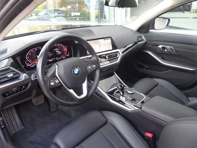 BMW 320 320i Sedan Sport Line