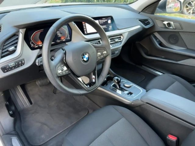 BMW 118 118i 5-deurs Sedan