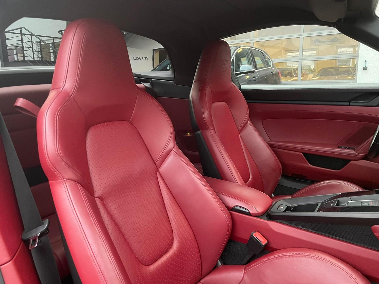 Porsche 911 4 992 Cabriolet GTS Targa