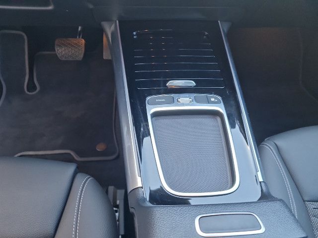 Mercedes-Benz EQA 300 4MATIC