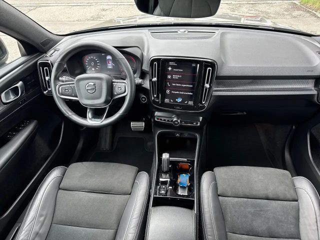 Volvo XC40 R-Design Recharge