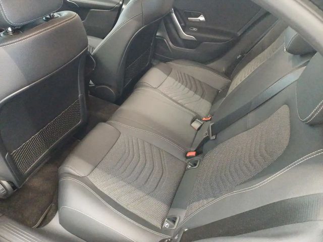 Mercedes-Benz A 200 A 200 d