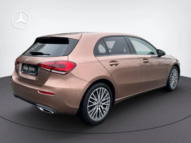 Mercedes-Benz A 180 A 180 d Progressive