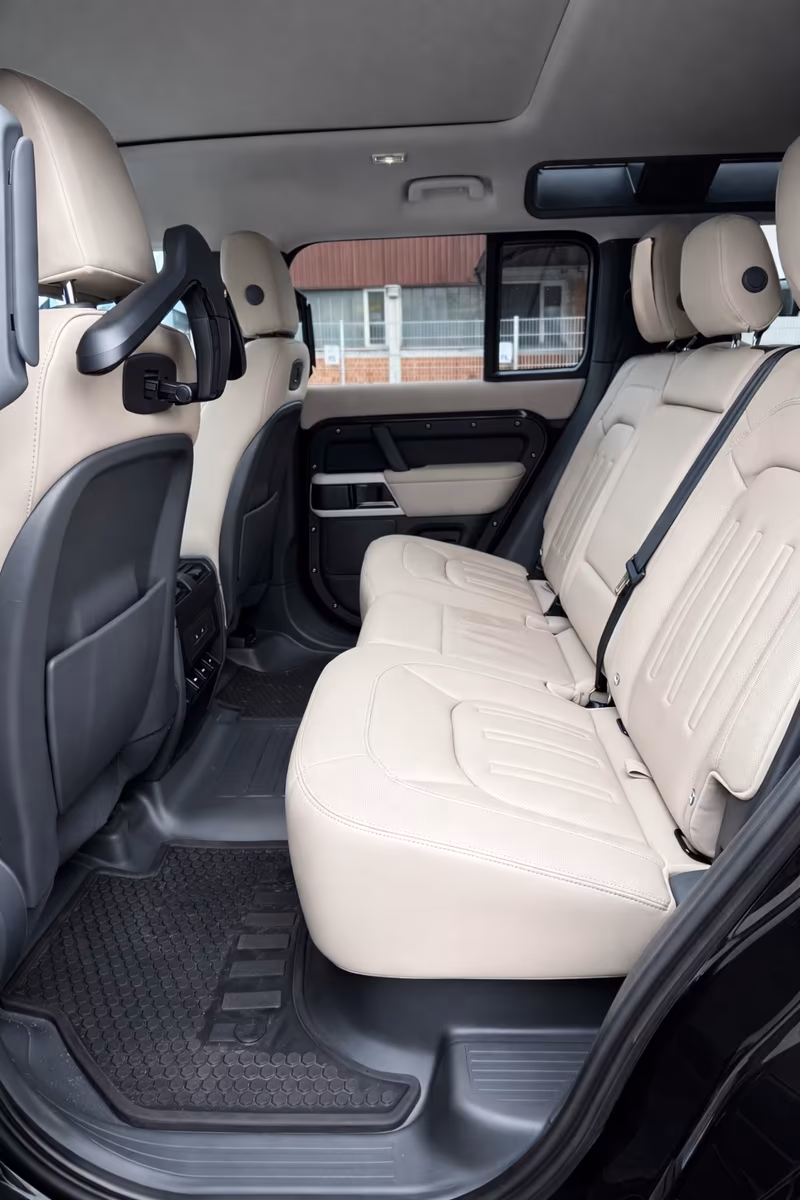 Land Rover Defender 110 S