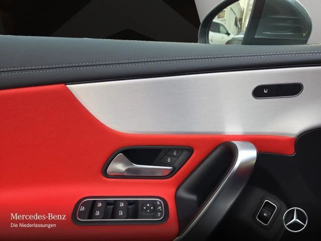 Mercedes-Benz A 250 A 250 e AMG Line