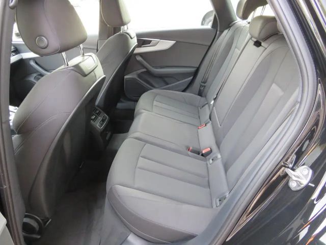 Audi A4 40 TDI Avant S-Line
