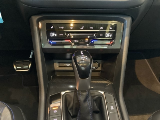 Volkswagen Tiguan R 4x4 320 PS! IQ LIGHT RÜFA PANO APP CONNECT DCC FRONT ASSIST LANE ASSIST