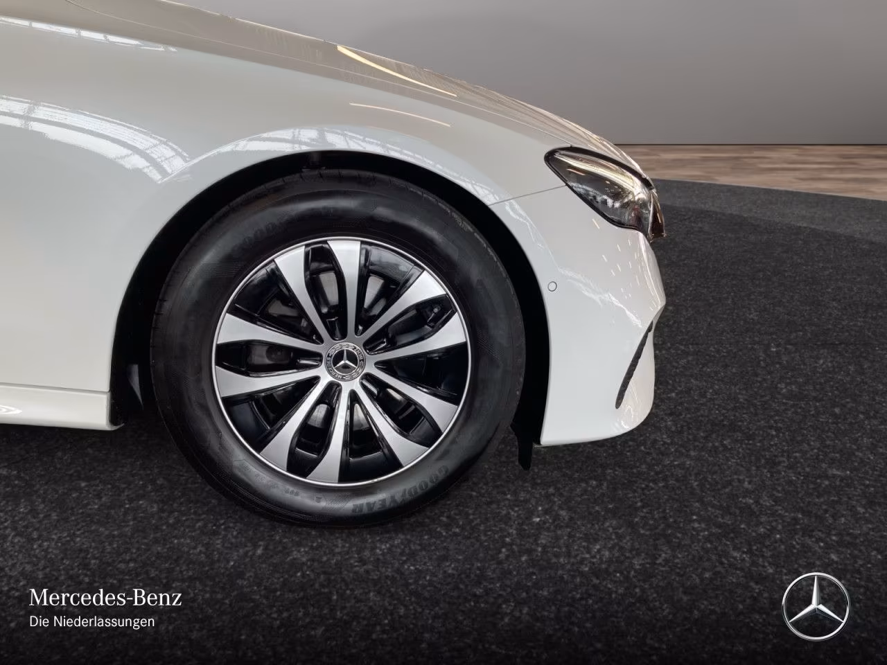 Mercedes-Benz E 220 AVANTGARDE E 220 d Sedan