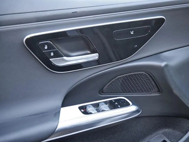 Mercedes-Benz E 220 AVANTGARDE E 220 d Sedan