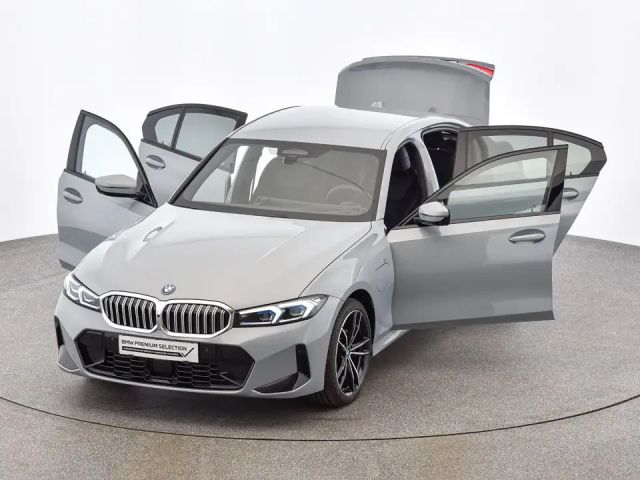 BMW 330 330e Sedan xDrive