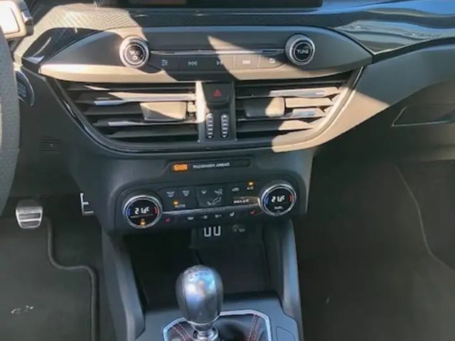 Ford Focus EcoBoost ST Line