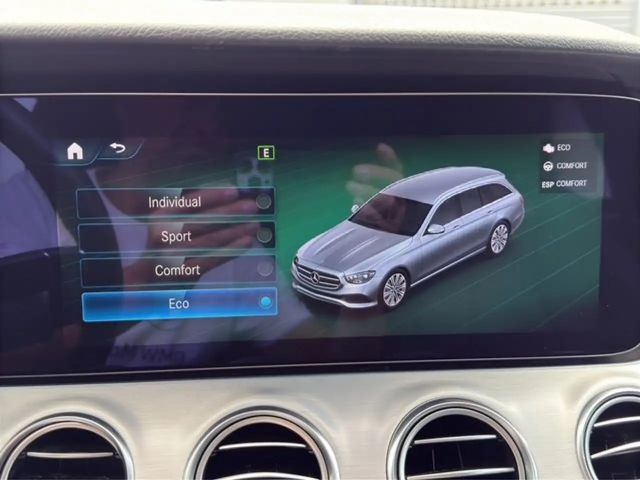 Mercedes-Benz E 220 AVANTGARDE