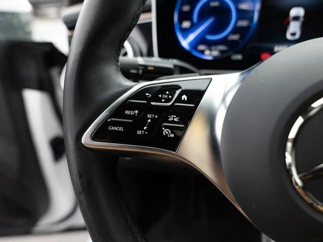 Mercedes-Benz EQE 300 Sedan