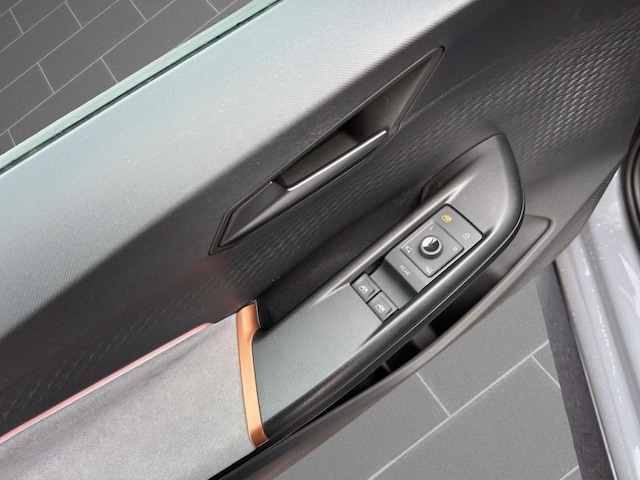 Cupra Born Born LED PDC KAMRA