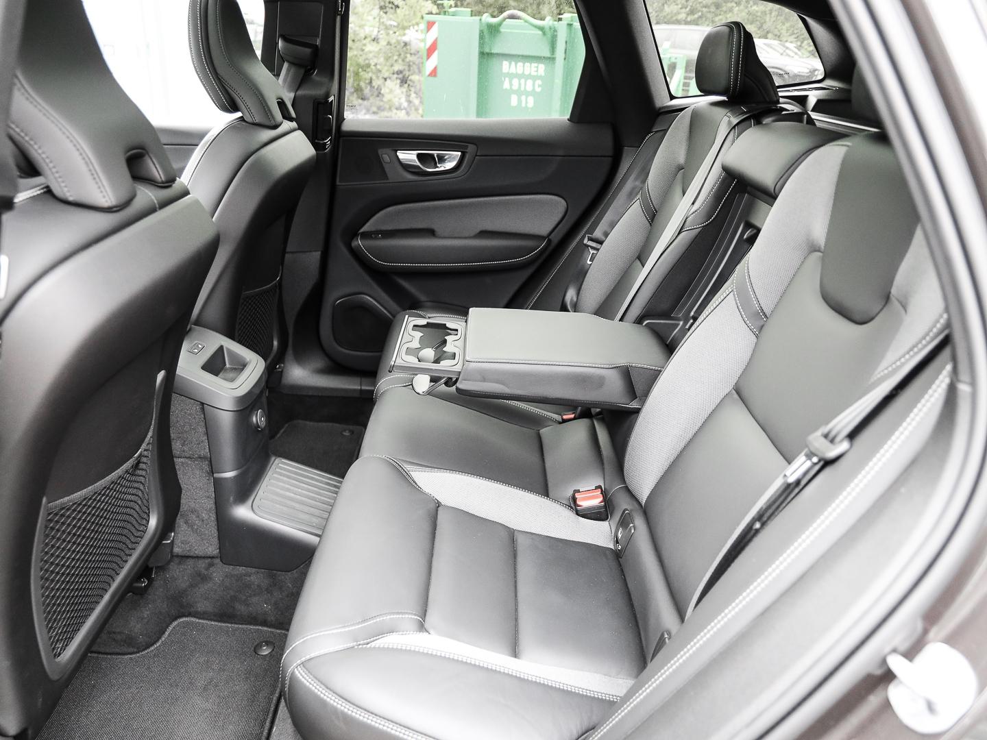 Volvo XC60 AWD Dark Plus Recharge T8