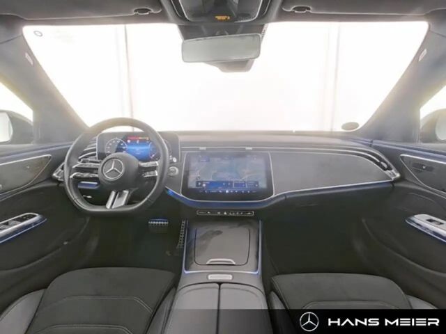 Mercedes-Benz E 220 AMG Line E 220 d Sedan