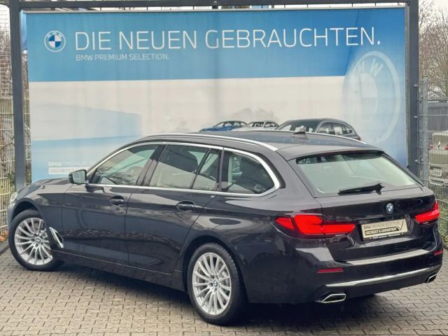 BMW 530 530i Luxury Line Touring xDrive