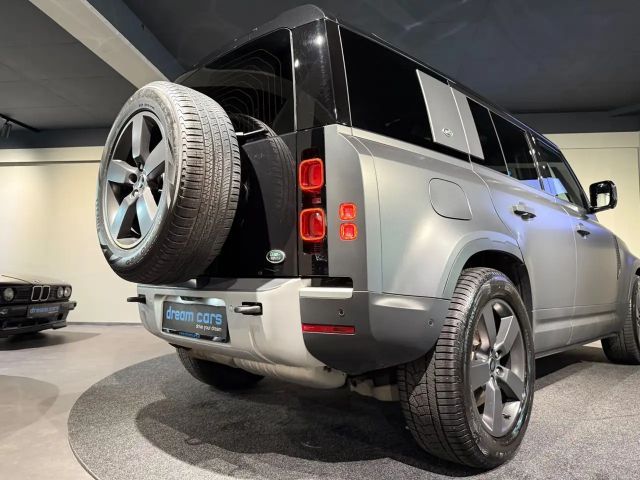 Land Rover Defender 110 Black Pack