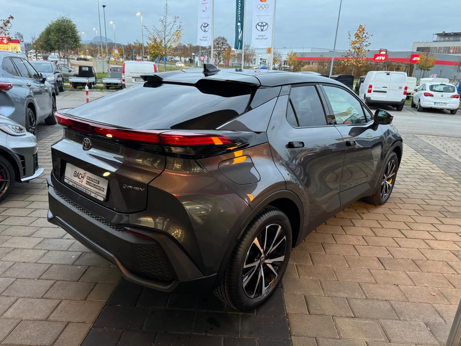 Toyota C-HR Plug-in Team D