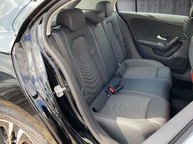 Mercedes-Benz A 180 A 180 KAMERA+TEMPO+MBUX+SPUR/BREMS+NAVI+LED+SHZ