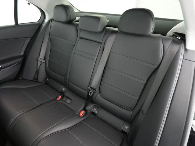 Mercedes-Benz C 200 C 200 d Sedan