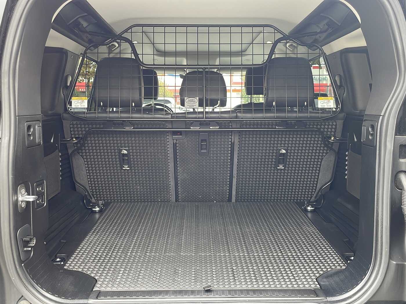 Land Rover Defender 110 S