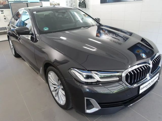 BMW 520 520d Luxury Line Sedan xDrive