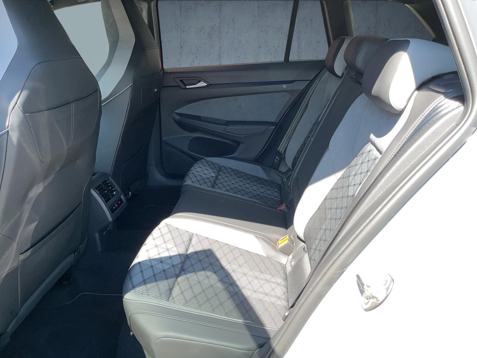 Volkswagen Golf 1.5 eTSI DSG R-Line Variant